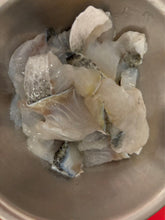 Load image into Gallery viewer, (鱻) 無骨脆金鳳魚片 3 FISH - Boneless Crispy Tilapia Fish Fillets 200 g #3974