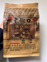 Load image into Gallery viewer, 老街口 - 蒜香味花生 LJK Garlic Flavored Peanuts (In Shell) 420 g  #5144
