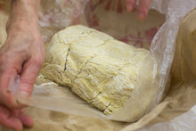 Load image into Gallery viewer, [香港製造] 彈牙竹升麵 (鹼水麵-粗麵) 6.75磅 餐館裝 (香港著名麵廠製造)  [MIHK] Frozen Authentic HK Alkaline Noodles (Wide) Restaurant Pack 6.75/lb  #0601

